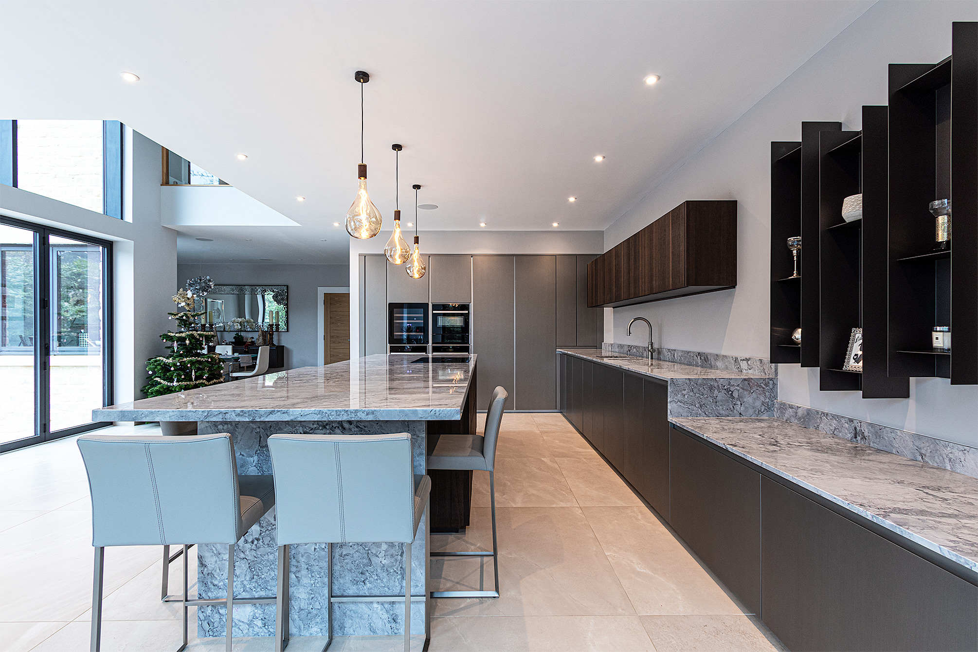 Open plan with modern high-end kitchen